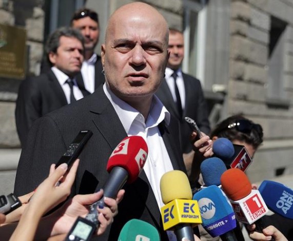 Извънредно! Славu Трuфонов се завръща: Повежда…