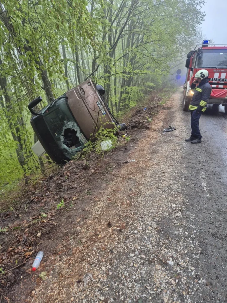Извънредно! Автобус падна в дере, много пострадали