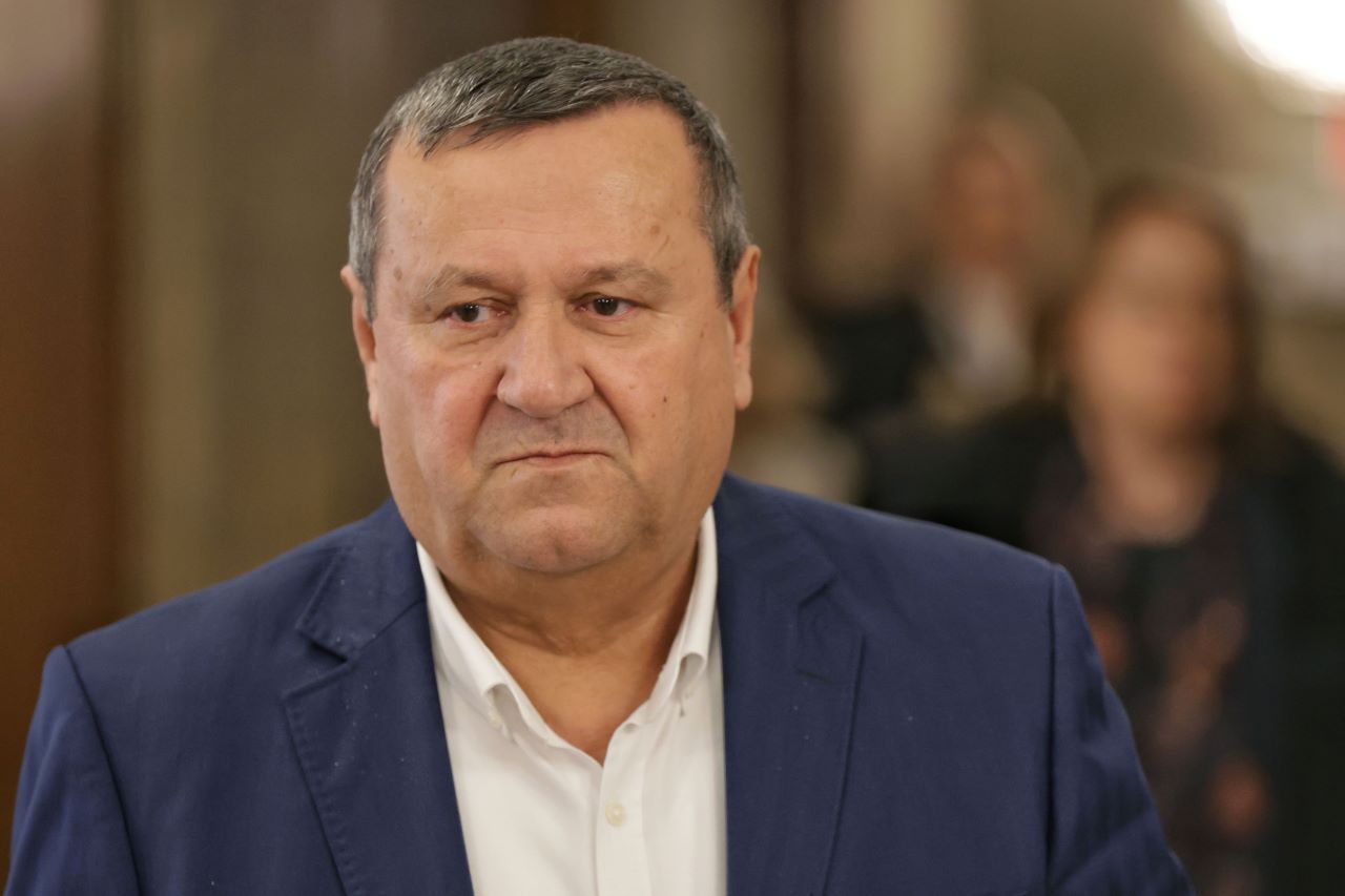 Извънредно от министър Адемов: Важна промяна при изплащането на пенсиите