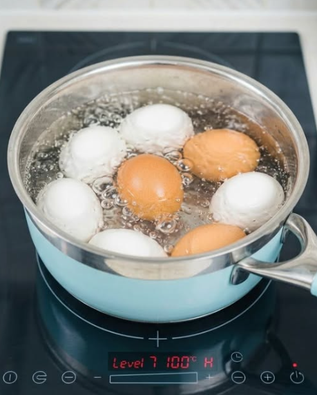 Как да сварим великденските яйца без напукване – лесни стъпки за перфектен резултат