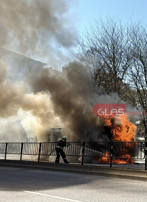 Извънредно! Пламна градски автобус в Пловдив