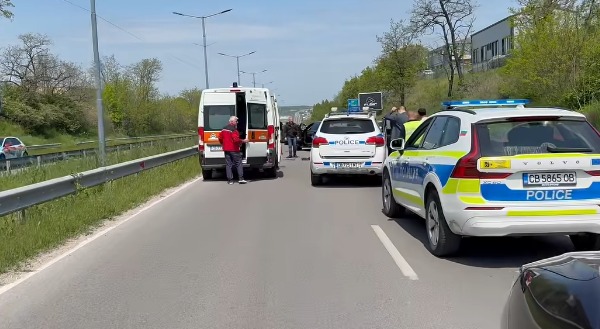 Пълно е с полиция и линейки! Млад бизнесмен е прострелян от мъж с брада, слязъл от „Мерцедес“