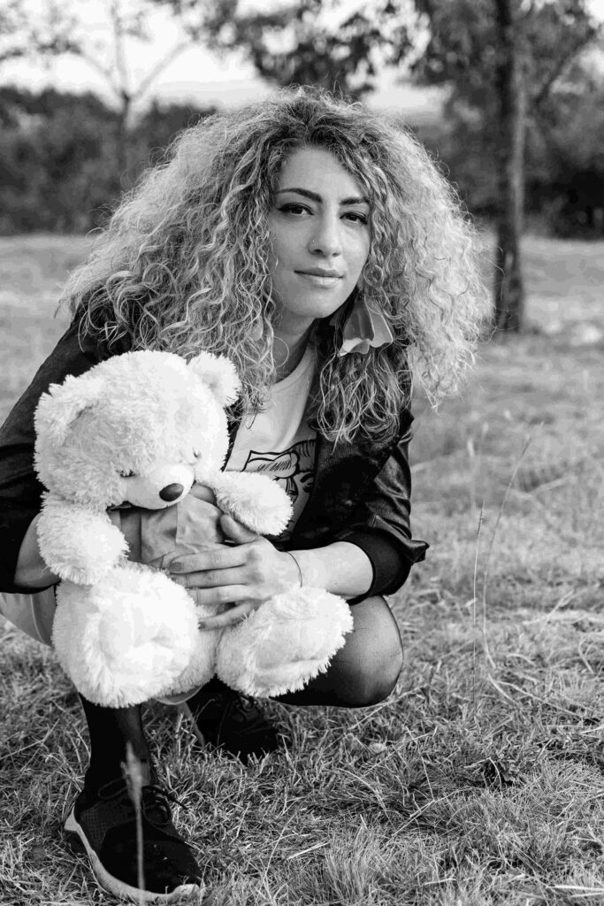 Помръкна усмивката на на-лъчезарната певица. Нора Караиванова с огромна лична трагедия – загуби..