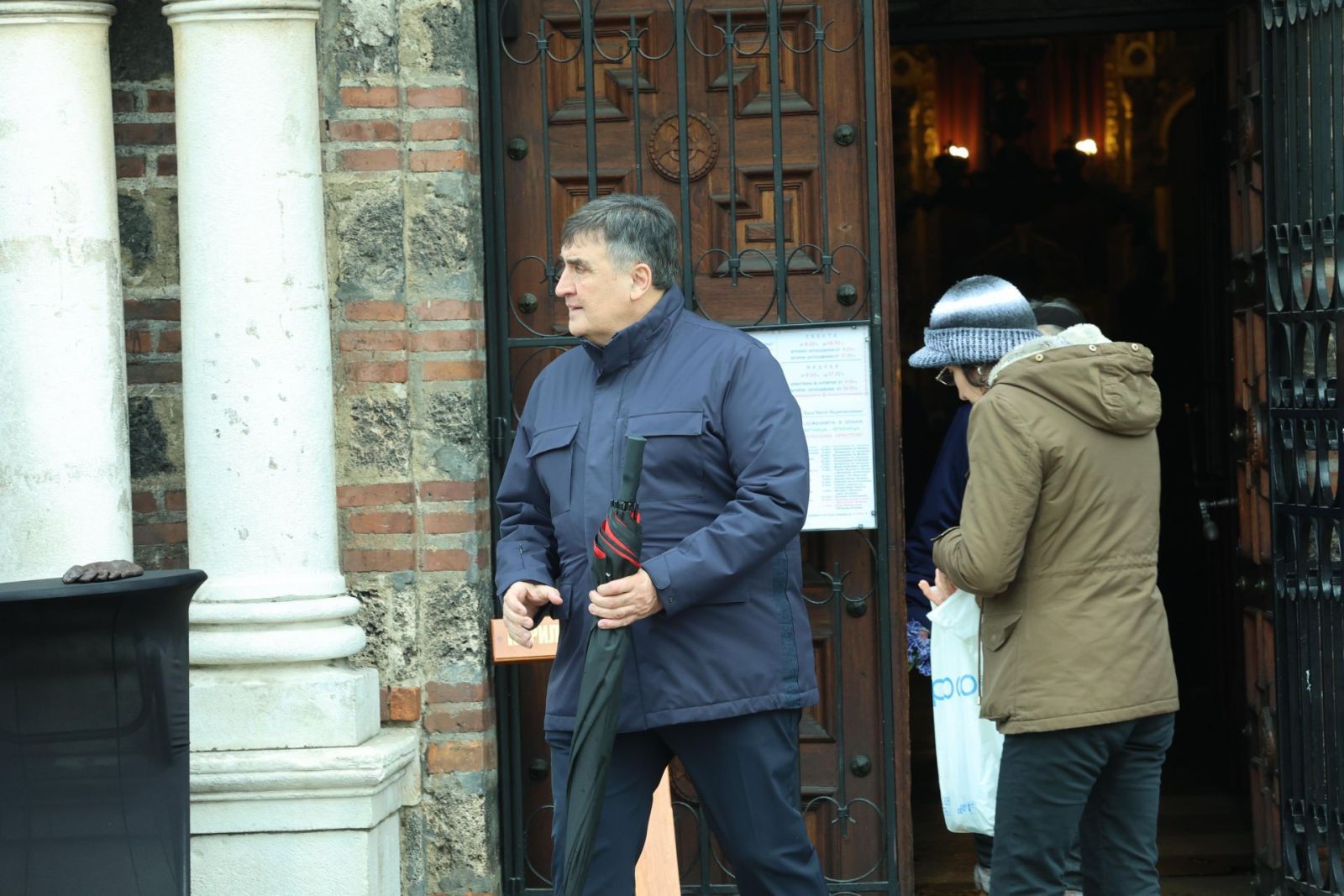 Веселин Маринов поклонение