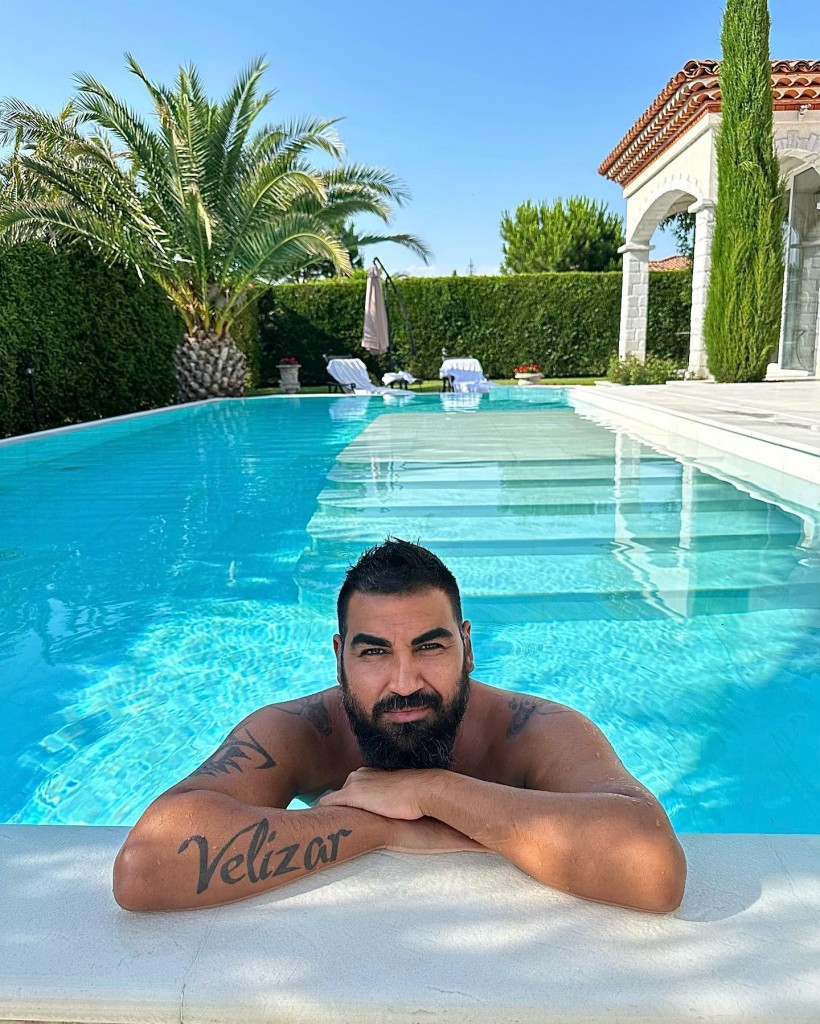 Азис показа на всички къщата си – Е ще ви се завие свят /СНИМКИ