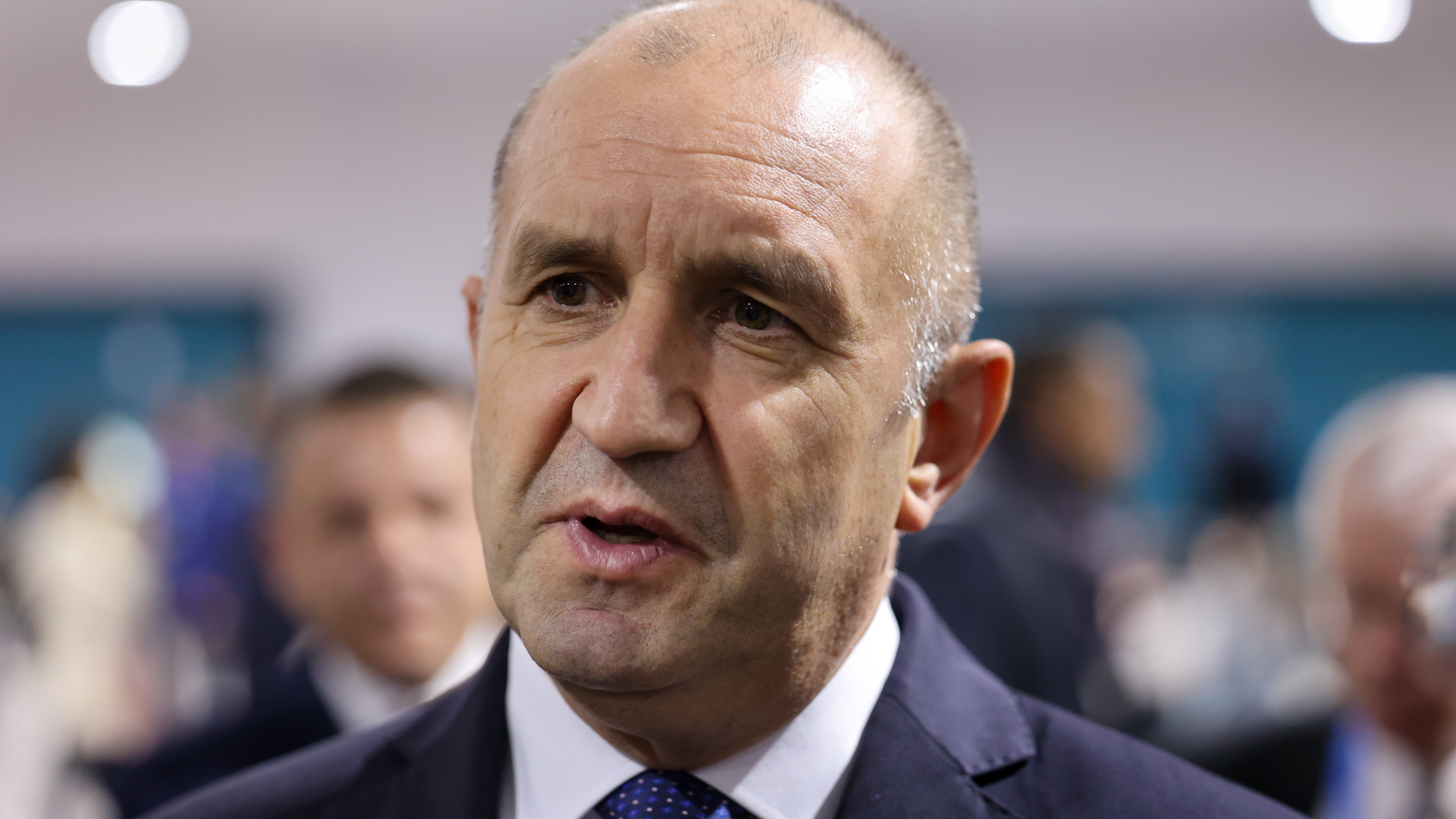 Радев поиска оставките на..