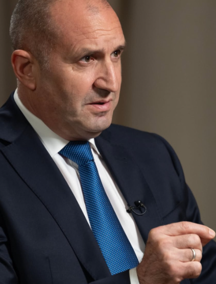 Радев приземи „Промяната“, поряза мераците й да..