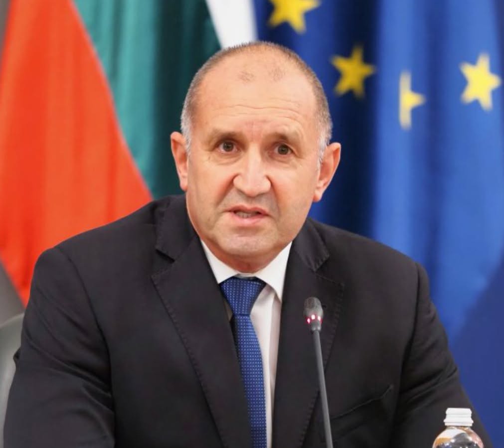 Кабинетът „Радев“ замразява минималната заплата до 2028 г., ето на колко