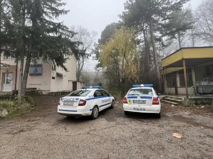 ИЗВЪНРЕДНО: Откриха труп на жена, отцепиха целия район във…