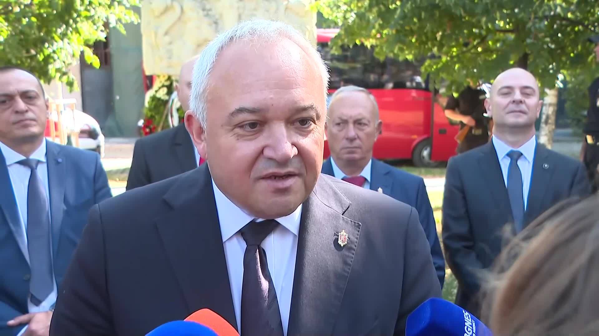 Демерджиев с нови разкрития: Десислава Атанасова е пътувала с..