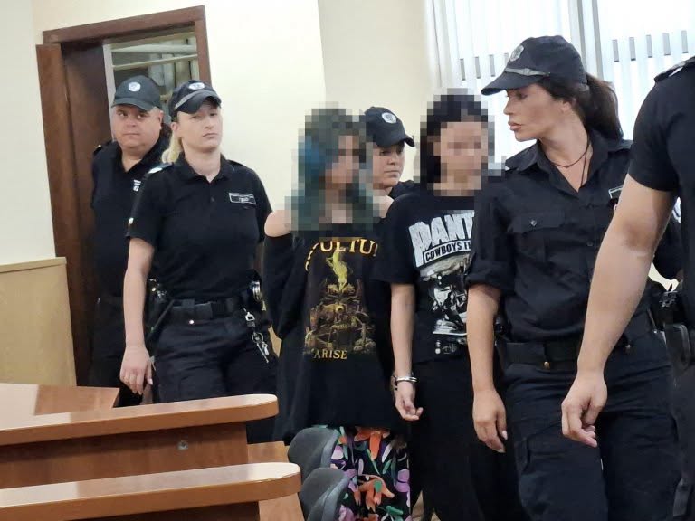 Скандални снимки от профилите на садистчетата от Младежкия хълм предизвикаха нова вълна на отвращение