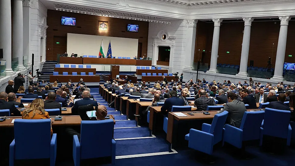 Вдигат пенсиите. Парламентът с ключово решение