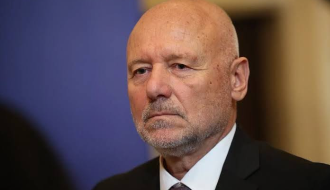 Тагарев с притеснително изявление: Руският самолет е