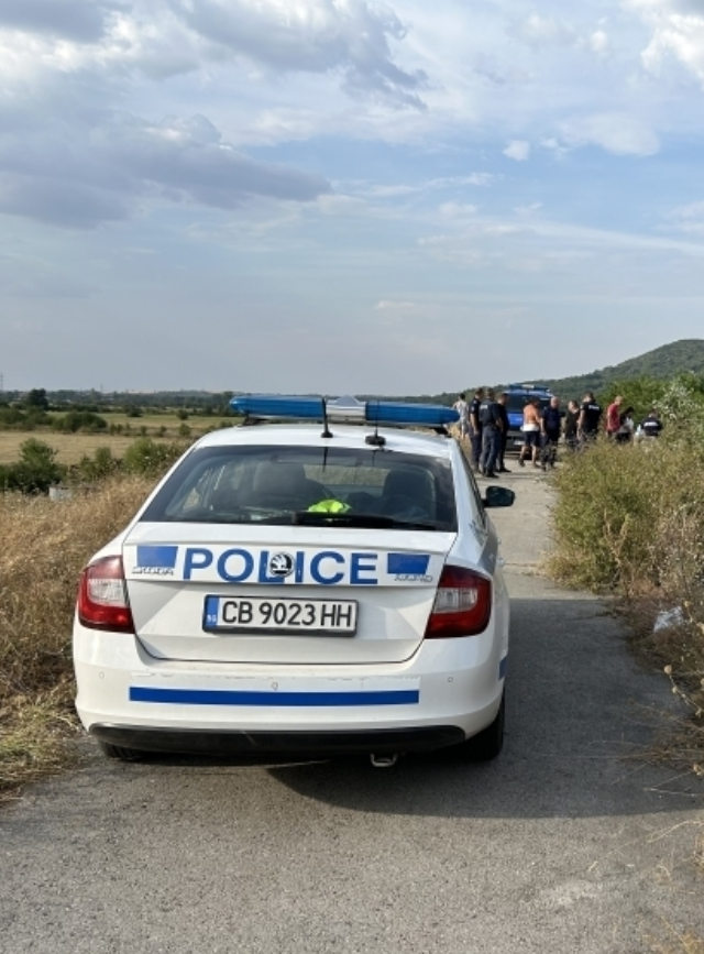ИЗВЪНРЕДНО! Намериха ТРУП – полицията блокира целия район във..