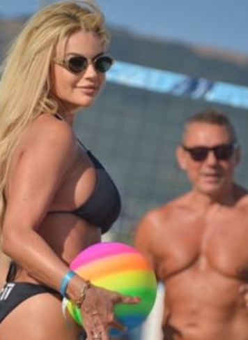 ЕЕЕ, ОПАА?!? 49-годишната Мая Савова се пусна в нета, „подмладена“ като абитуриентка! (вярвате ли, че е истина – СНИМКИ)
