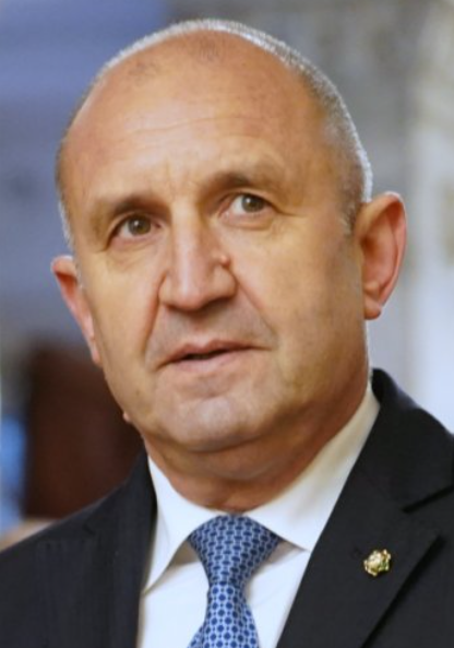 Ударен ход на Радев: Обяви