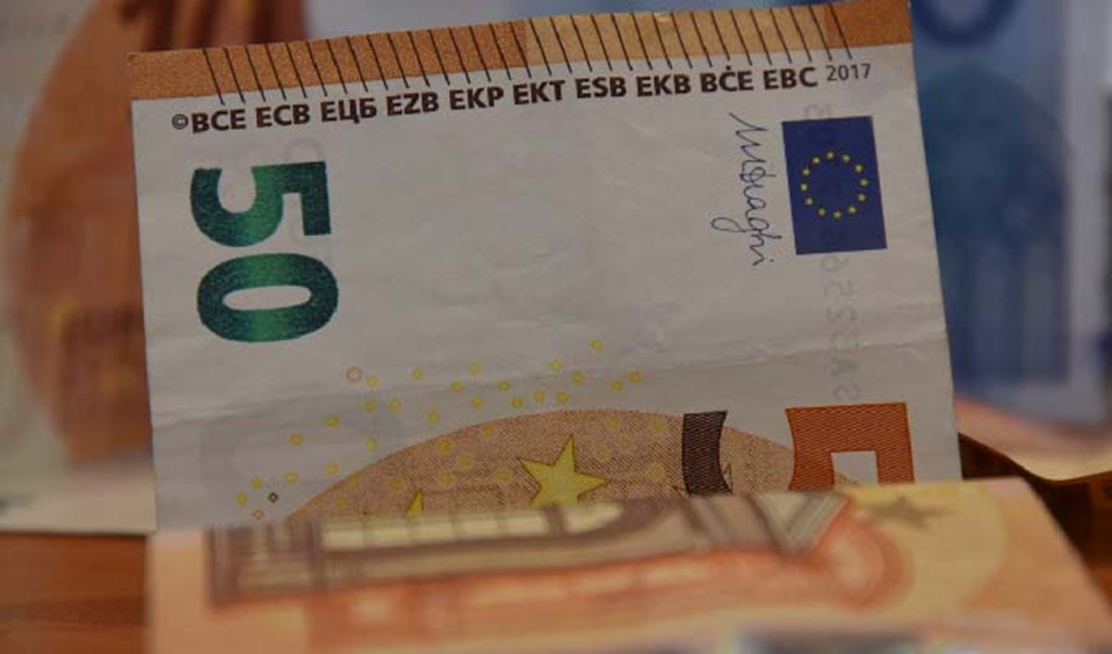 Кой има право на „инфлационен чек“ от 50 евро от 1 октомври и как ще се изплаща